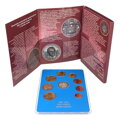 Uloženie mincí v plastovom obale a vonkajší papierový návlek.