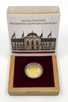Gold medal stored in a wooden case with an outer sleeve. Gold medal stored in a wooden case with an outer sleeve.