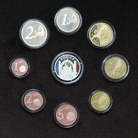 Uloženie euromincí v sade spolu so žetonom