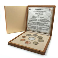 Uložené mince v drevenej etui, certifikát a papierový návlek.