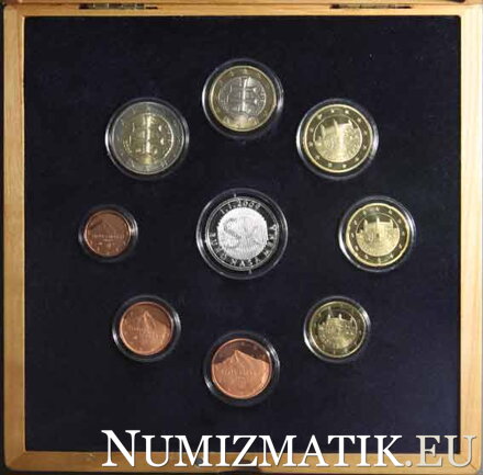 Sada mincí Slovenskej republiky 2009 - Prvý súbor slovenských euromincí Proof Like v drevenej etui