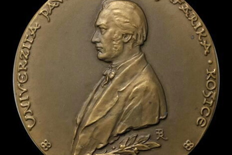 Pohľad na medailérsku tvorbu sochára a pedagóga Rudolfa Pribiša 